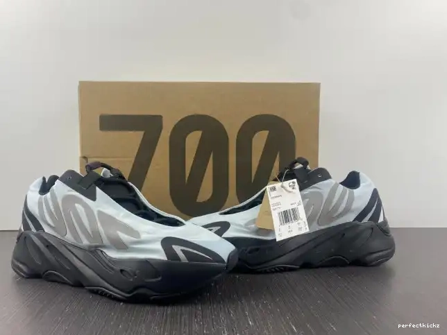 MNVN Adidas Blue Tint Boost GZ0711 700 Yeezy 0702